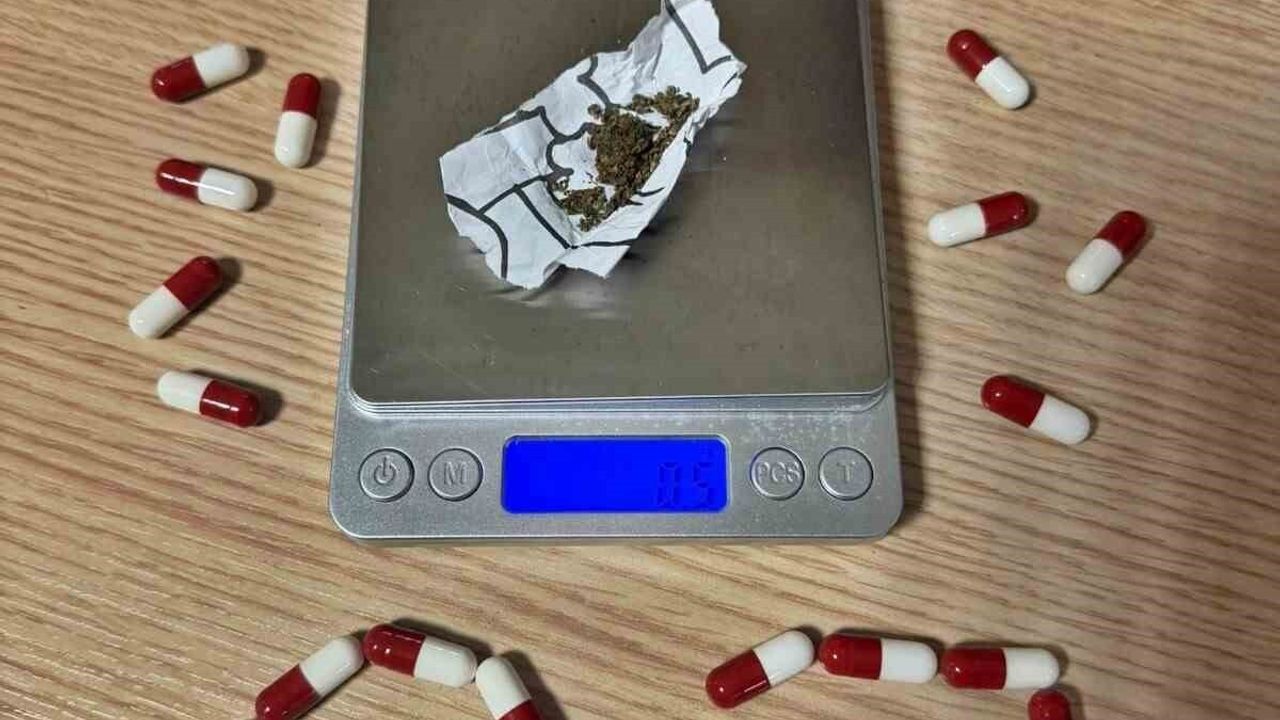 Afyonkarahisar'da son bir haftada 28 aranan kişi yakalandı, silah ve uyuşturucu ele geçirildi