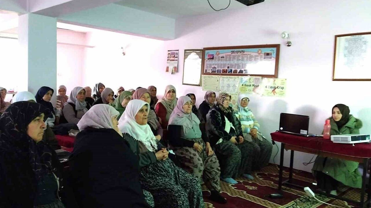 Afyonkarahisar'da 'Tarımın İsimsiz Kahramanları' Projesi Kapsamında Kadın Çiftçilere Eğitimler Sürüyor