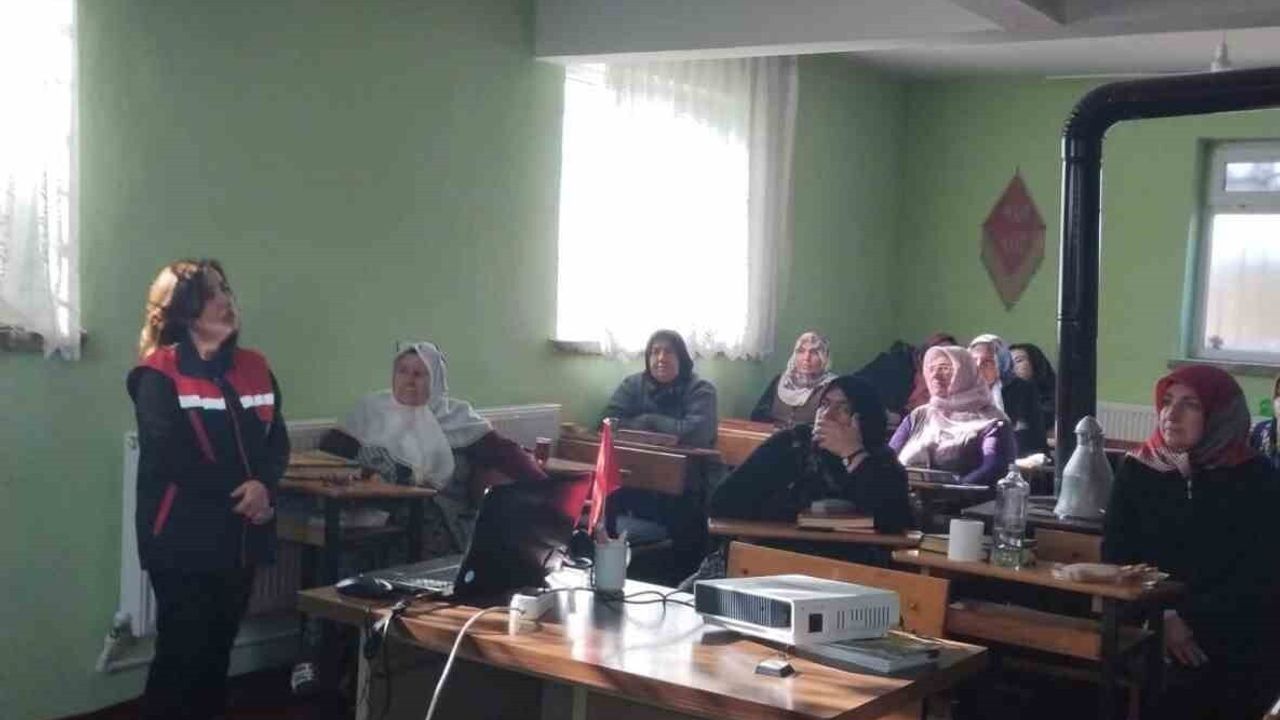 Afyonkarahisar'da 'Tarımın İsimsiz Kahramanları' Projesiyle Kadın Çiftçilere Eğitim