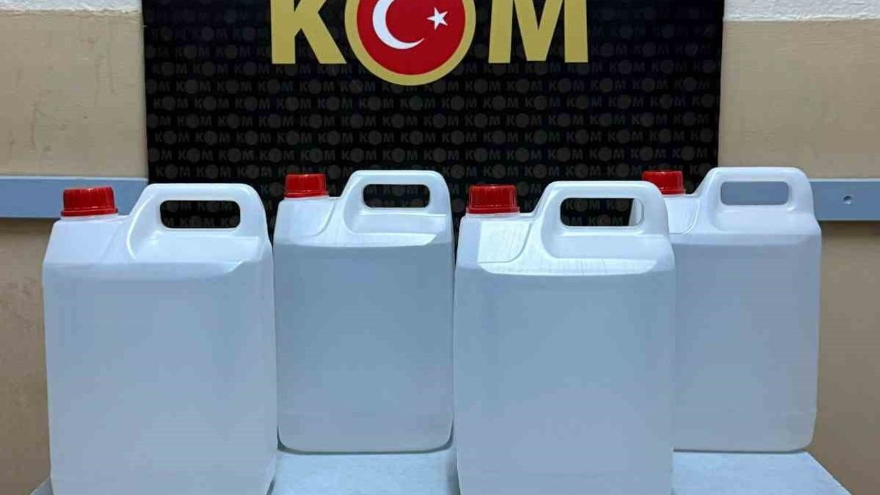 Afyonkarahisar'da yılbaşı öncesi operasyonda 20 litre etil alkol ele geçirildi