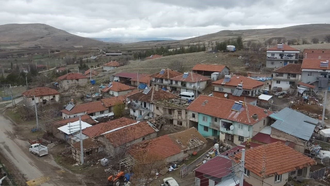 Afyonkarahisar İcikli Köyü'nde Telefon Şebeke Sorunu: Vatandaşlar Kalıcı Çözüm İstiyor