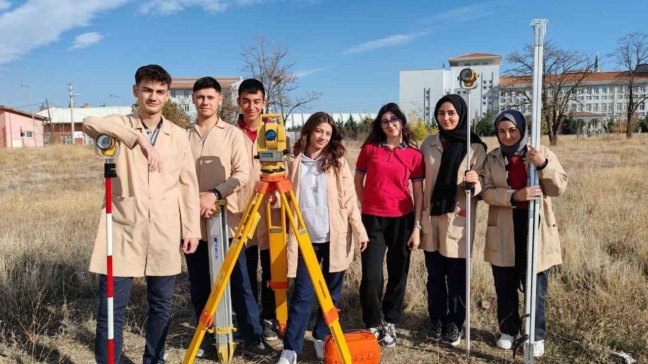 Afyonkarahisar Tapu Müdürlüğü, Geleceğin Tapu Memurlarını Staj Programıyla Yetiştiriyor