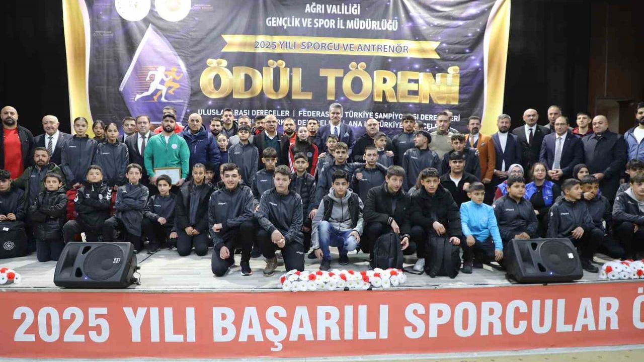 Ağrı'da 2025 Sporcu ve Antrenör Ödül Töreni: 71 Sporcu ve 20 Antrenör Ödüllendirildi