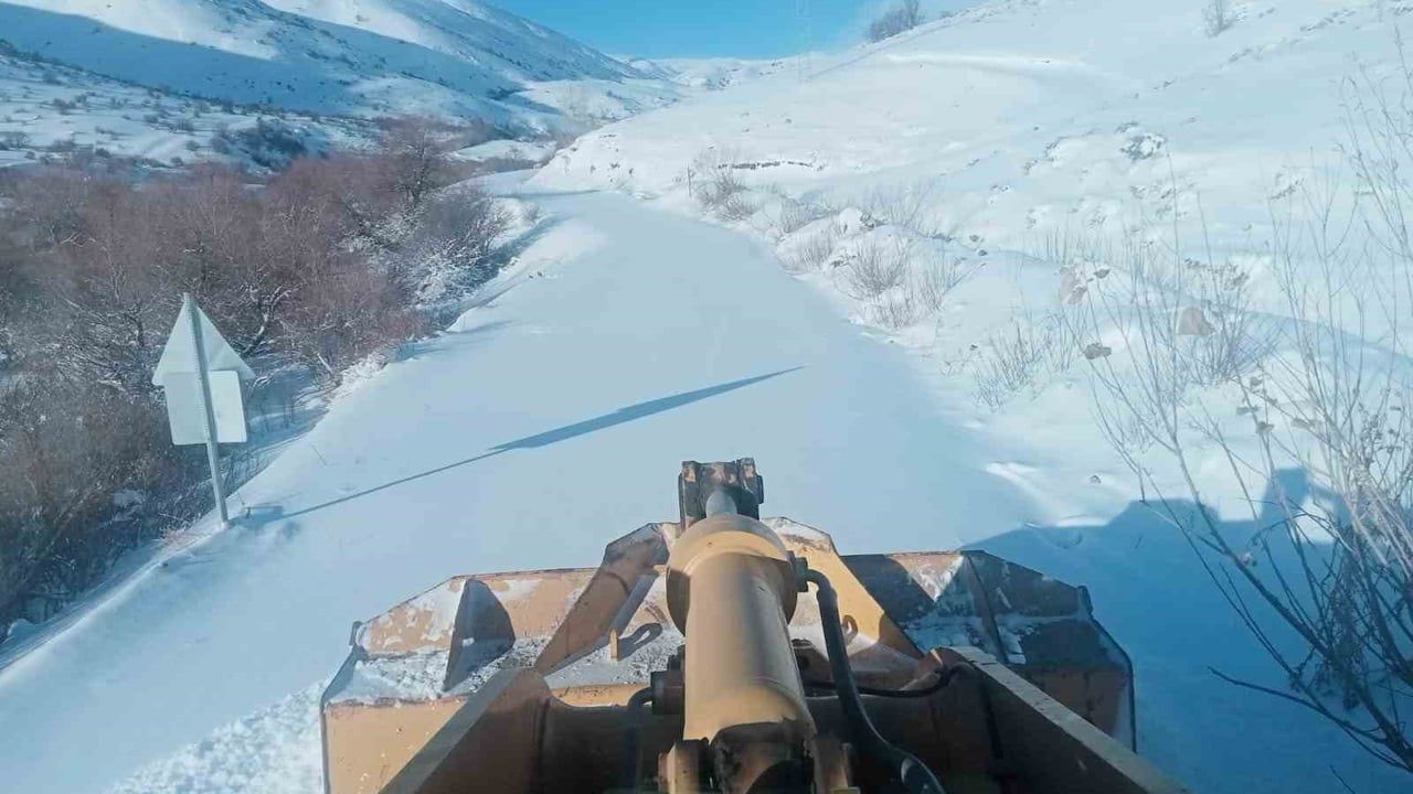 Ağrı'da 354 Köy Yolu Ulaşıma Açıldı — İl Özel İdaresi 115 Personel ve 95 İş Makinesiyle Çalıştı