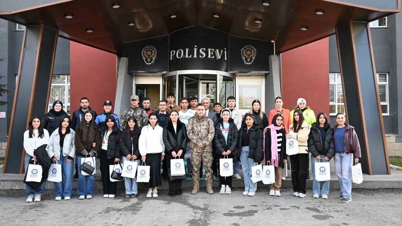 Ağrı'da Diyadin MTAL öğrencilerine İbrahim Çeçen Üniversitesi gezisi ve emniyet söyleşisi