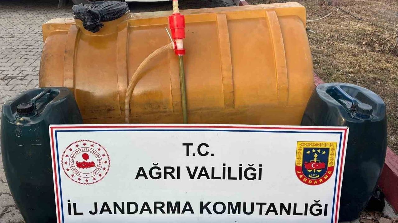 Ağrı'da Doğubayazıt ilçesinde yolcu otobüsünde 245 litre kaçak akaryakıt ele geçirildi