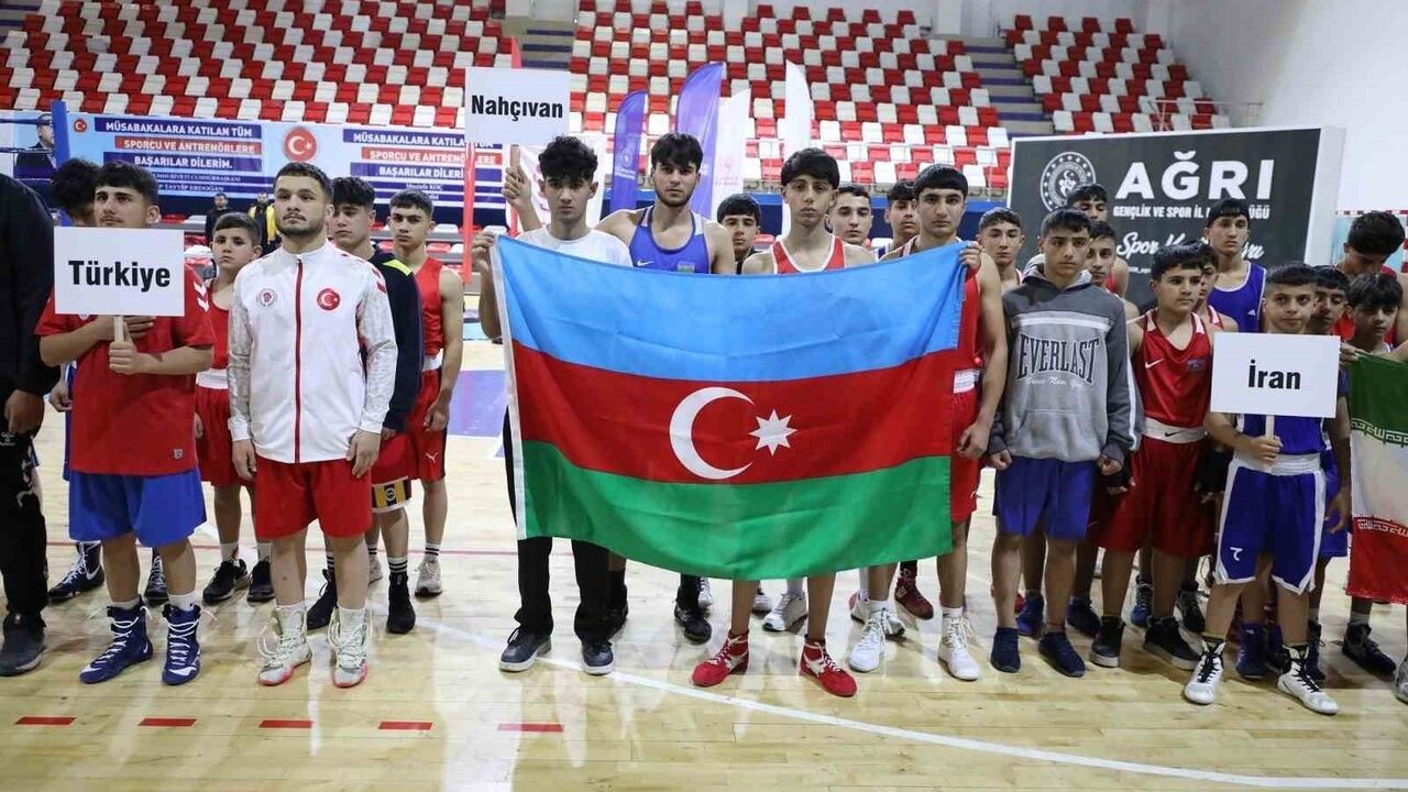 Ağrı'da Türkiye-İran-Nahçıvan Boks Dostluk Turnuvası Sona Erdi