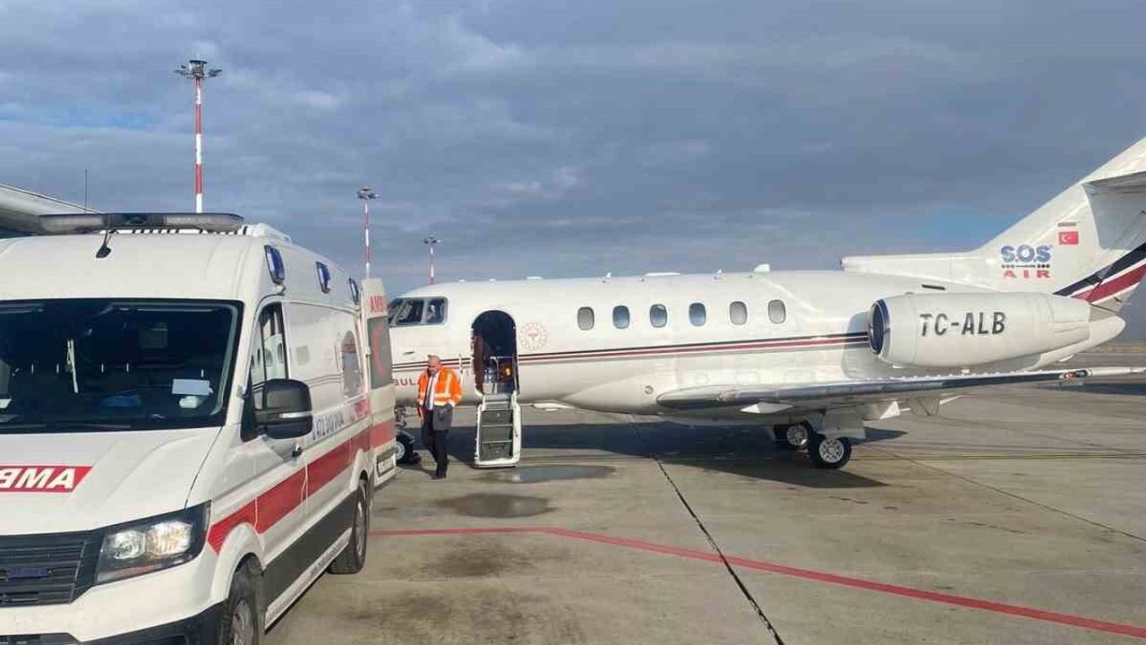 Ağrı’da yemek borusu gelişmeyen 4 günlük bebek ambulans uçakla Elazığ’a sevk edildi
