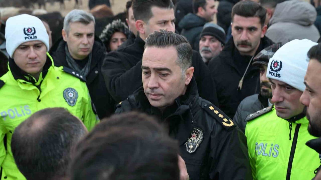 Ağrı Emniyet Müdürü Göksel Önder'den Hayvan Borsası Ziyareti: Trafik ve Güvenlik Talepleri Dinlendi