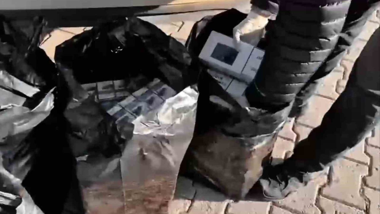 Ağrı'nın Doğubayazıt ilçesinde 2 bin paket gümrük kaçağı sigara ele geçirildi