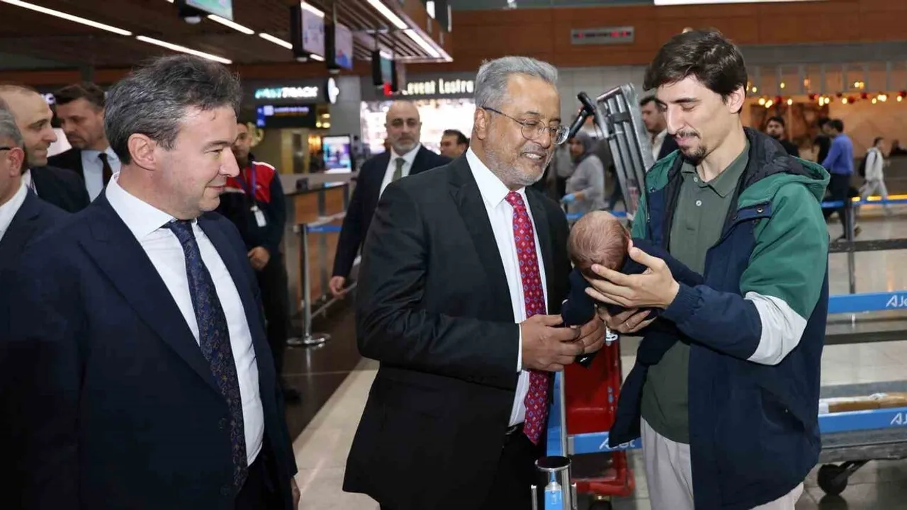 AJet Başkanı Bolat: AJet ve Türk Hava Yolları Türkiye’nin dünyaya açılan yüzü — Sabiha Gökçen'de operasyon incelemesi