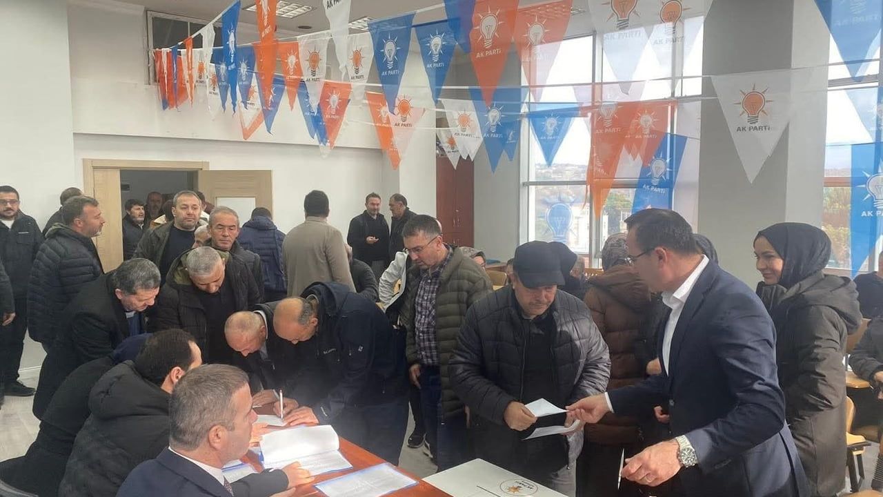 AK Parti Gediz'de yeni ilçe başkanı için temayül yoklaması yapıldı