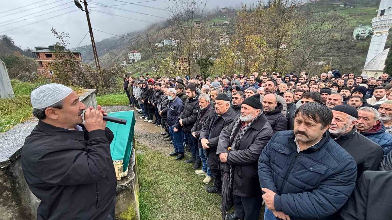 Akçaabat’ta çalınan araç motosiklete çarptı: 24 yaşındaki Ramazan Altunay hayatını kaybetti