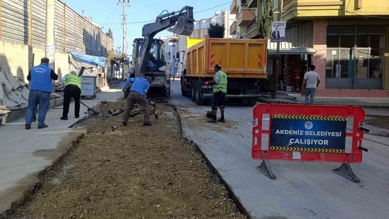 Akdeniz Belediyesi kışta yol yapım, bakım ve onarım çalışmalarını aralıksız sürdürüyor