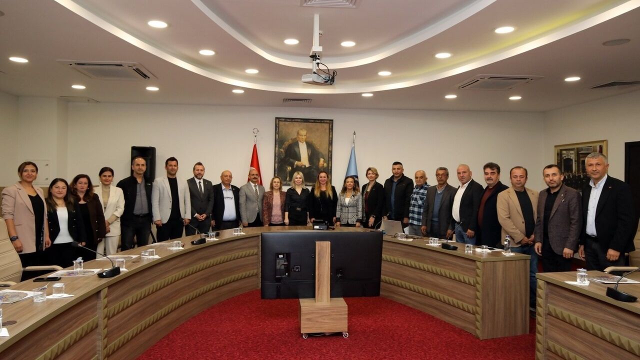 Akdeniz Üniversitesi, Konyaaltı muhtarlarının mesleki eğitimini tamamladı ve sertifika verdi