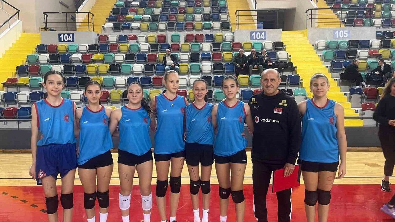 Akhisar altyapısından 7 genç voleybolcu TVF Milli Takım seçmelerine katıldı