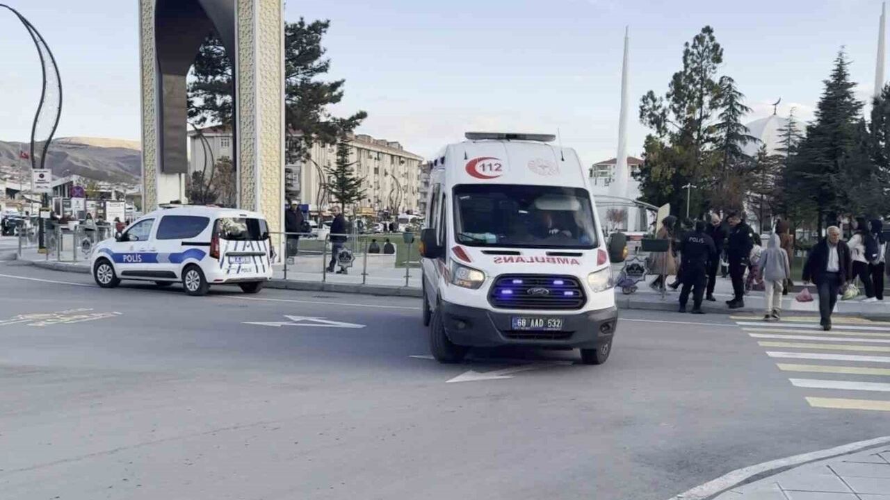 Aksaray'da 14 yaşındaki çocuk sokakta bıçaklandı; şüpheli kayıplara karıştı