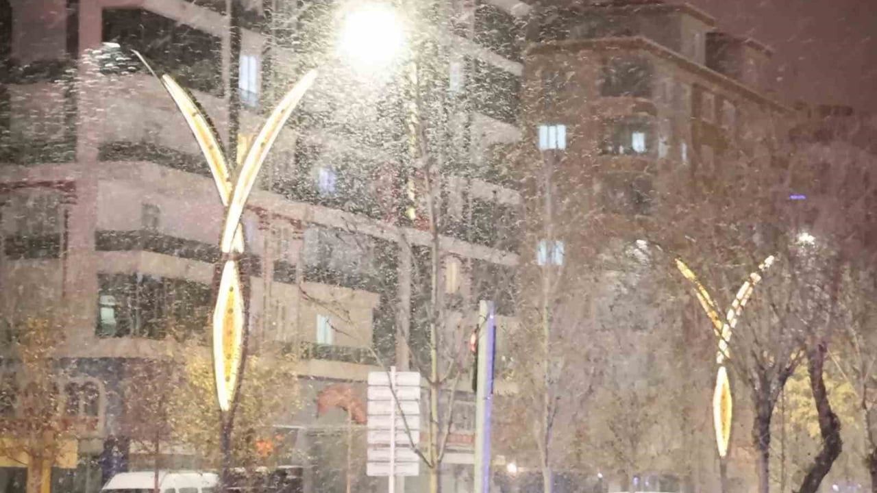 Aksaray’da beklenen kar yağışı başladı