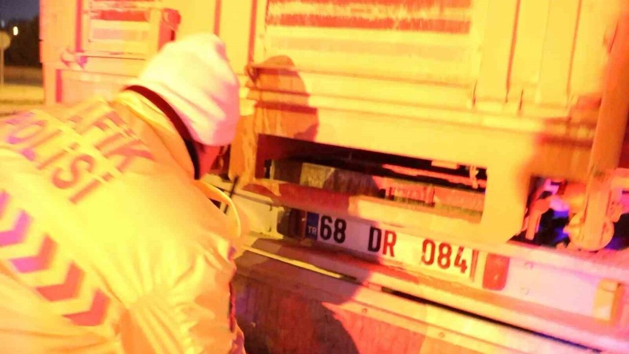 Aksaray'da ehliyetsiz sürücü çekme belgeli kamyonetle yakalandı; 46 bin 621 lira ceza