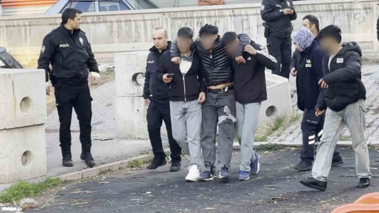 Aksaray'da iki günde iki çocuk bıçaklandı: Parkta okul çıkışı kavgada 15 yaşındaki çocuk yaralandı