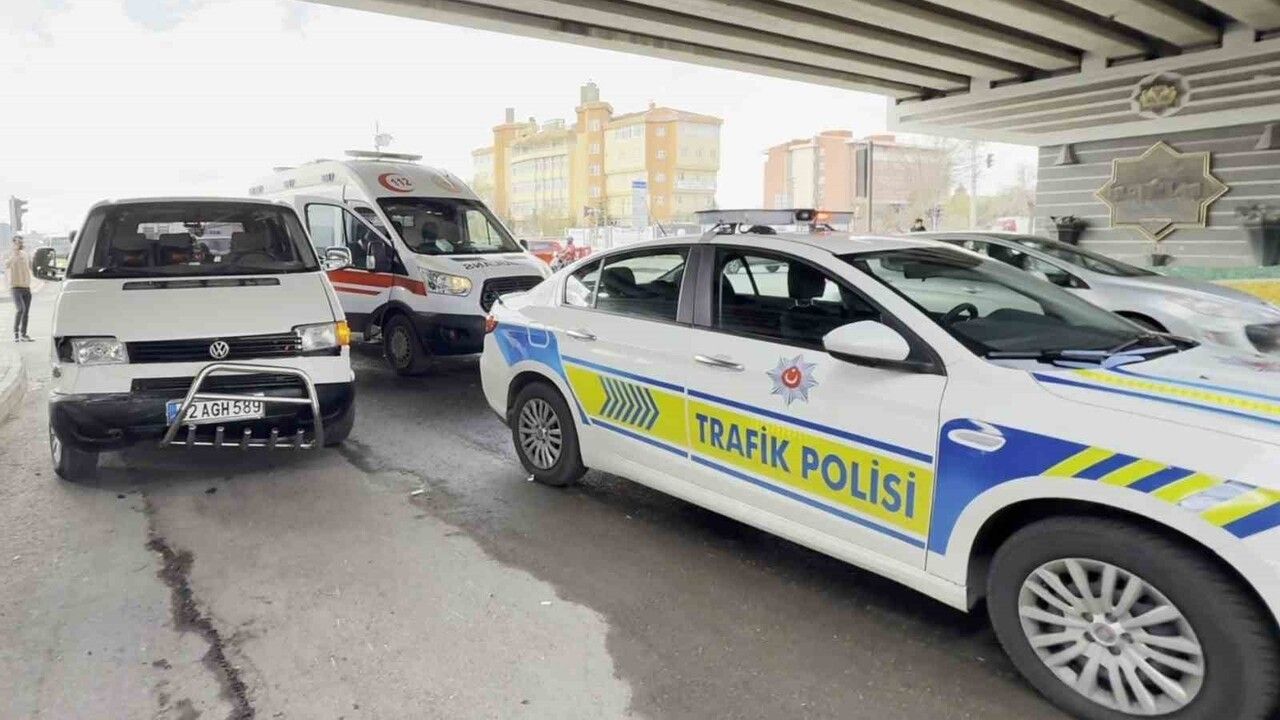 Aksaray'da maddi hasarlı kazada yakınının fenalaşması: 55 yaşındaki adam kalp krizi geçirdi