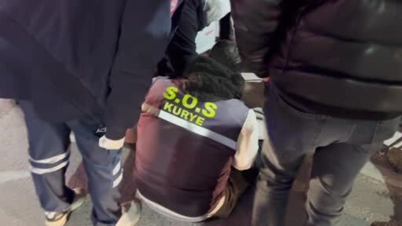 Aksaray'da park manevrası yapan otomobile motosiklet arkadan çarptı: 1 yaralı