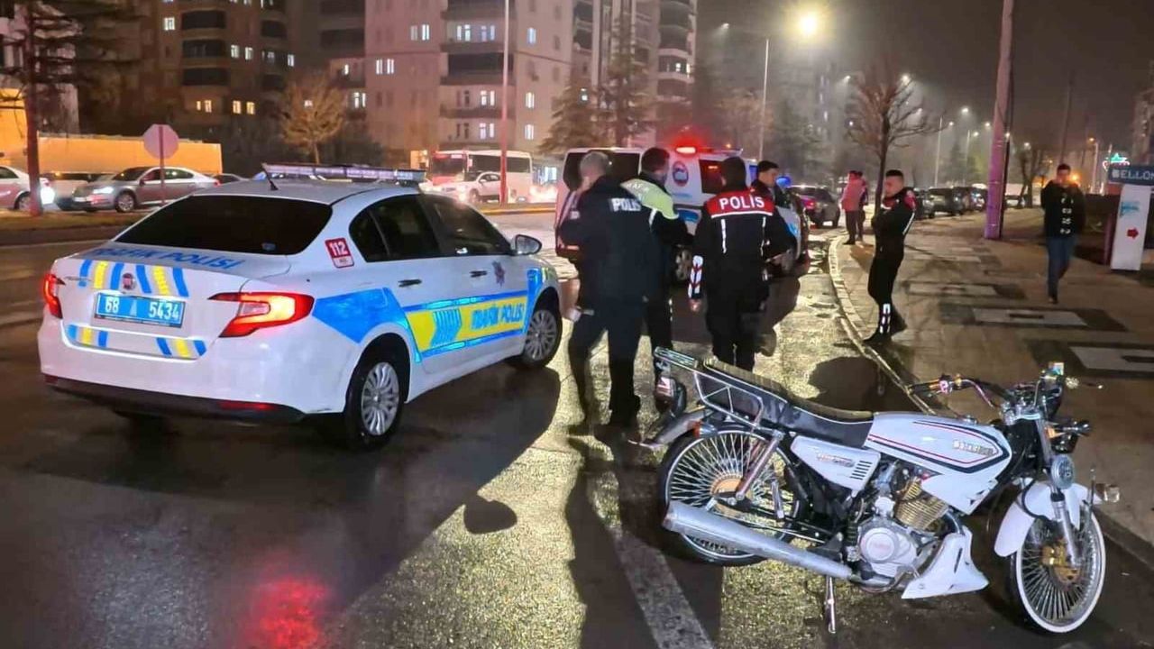 Aksaray’da polisten kaçan 15 yaşındaki motosiklet sürücüsüne 82 bin 432 lira ceza