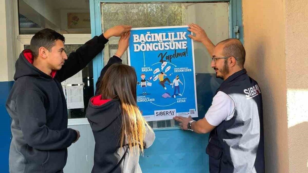 Akyaka’da 300 öğrenciye siber suçlar ve güvenli internet eğitimi verildi
