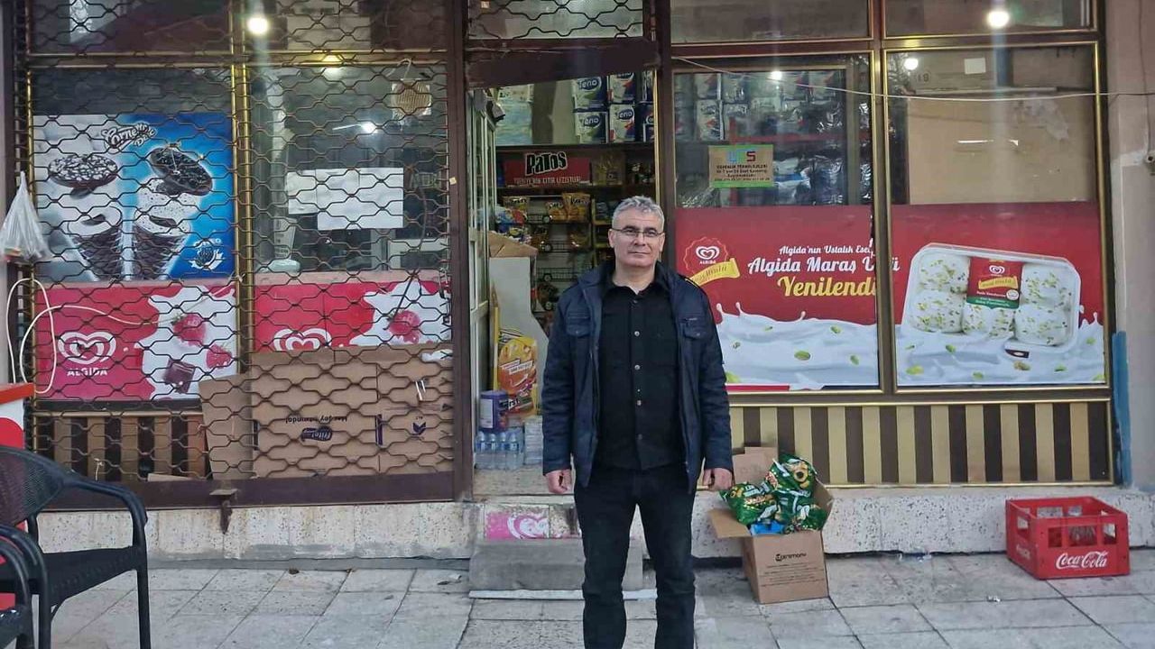 Alaca’da hayırsever çift 230 bin liralık veresiye borcunu ödeyerek 50 ailenin borcunu kapattı