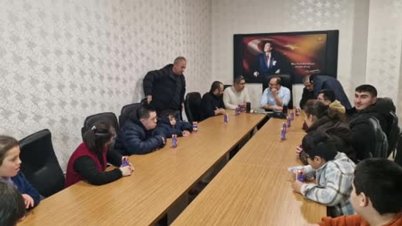 Alaca'da özel eğitim öğrencileri Alaca Devlet Hastanesi'nde hastane korkusunu beyaz önlükle aştı