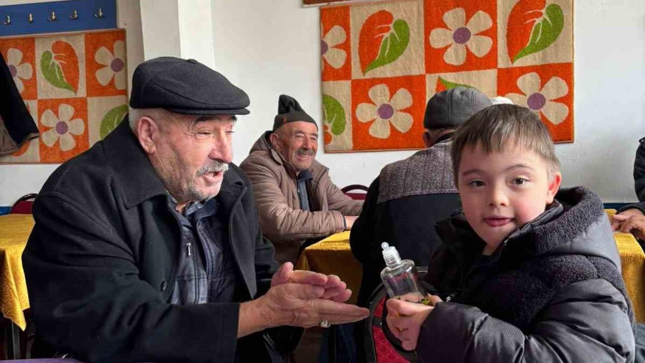 Alaca Özel Eğitim Öğrencilerinden Regaip Kandili'nde Kandil Simidi İkramı