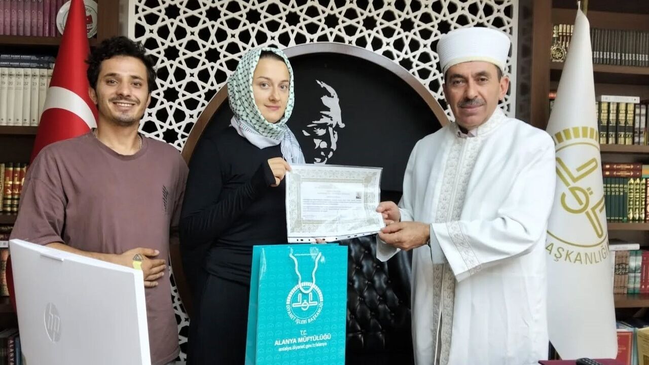 Alanya'da 2025'te 20 kişi ihtida törenleriyle İslamiyet'i seçti