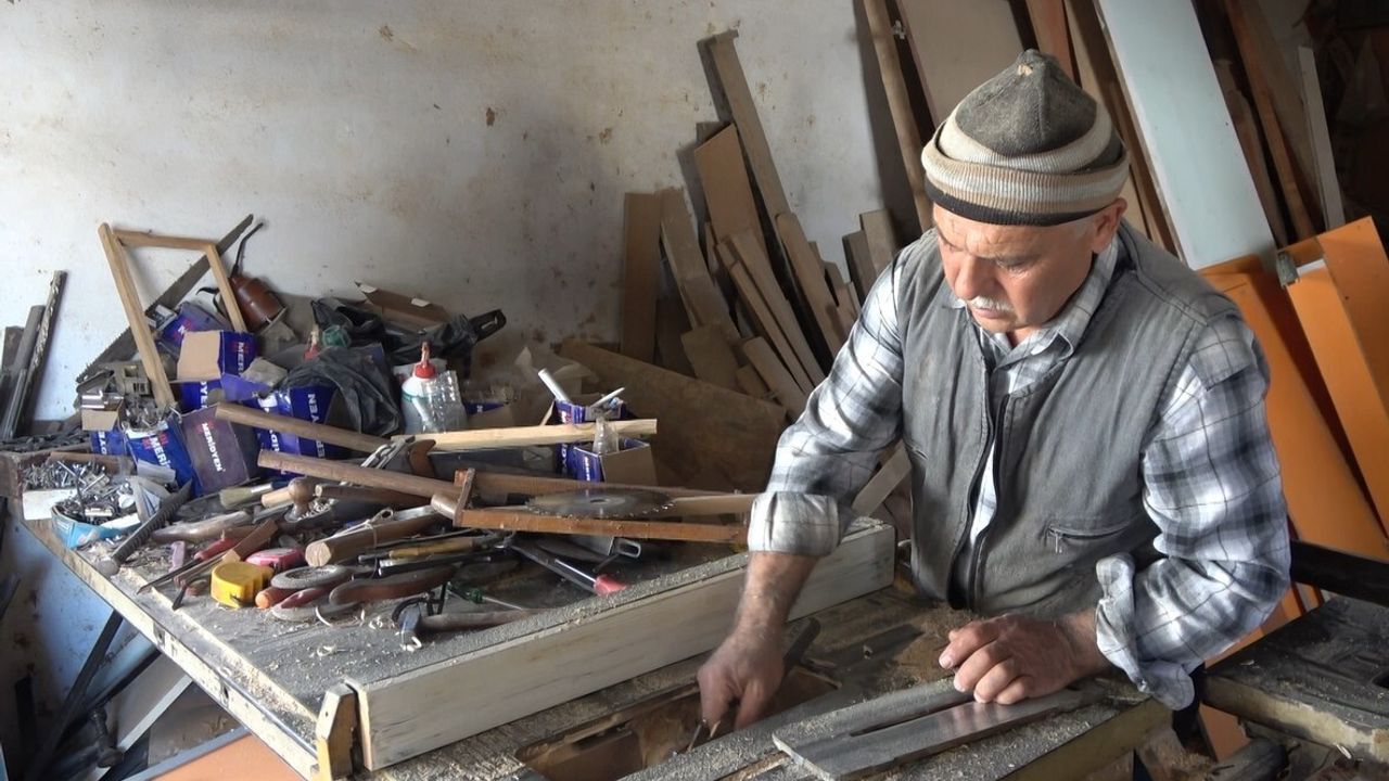 Alanya'da 45 yıllık marangoz ustası Ali Kurt: Çırak bulamazsam atölyemi kapatacağım