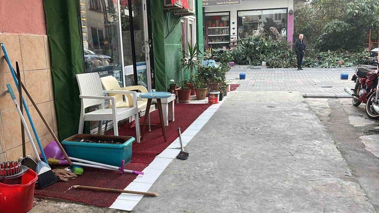 Alanya'da alacak-verecek tartışması bıçaklı kavgaya dönüştü: 1 yaralı