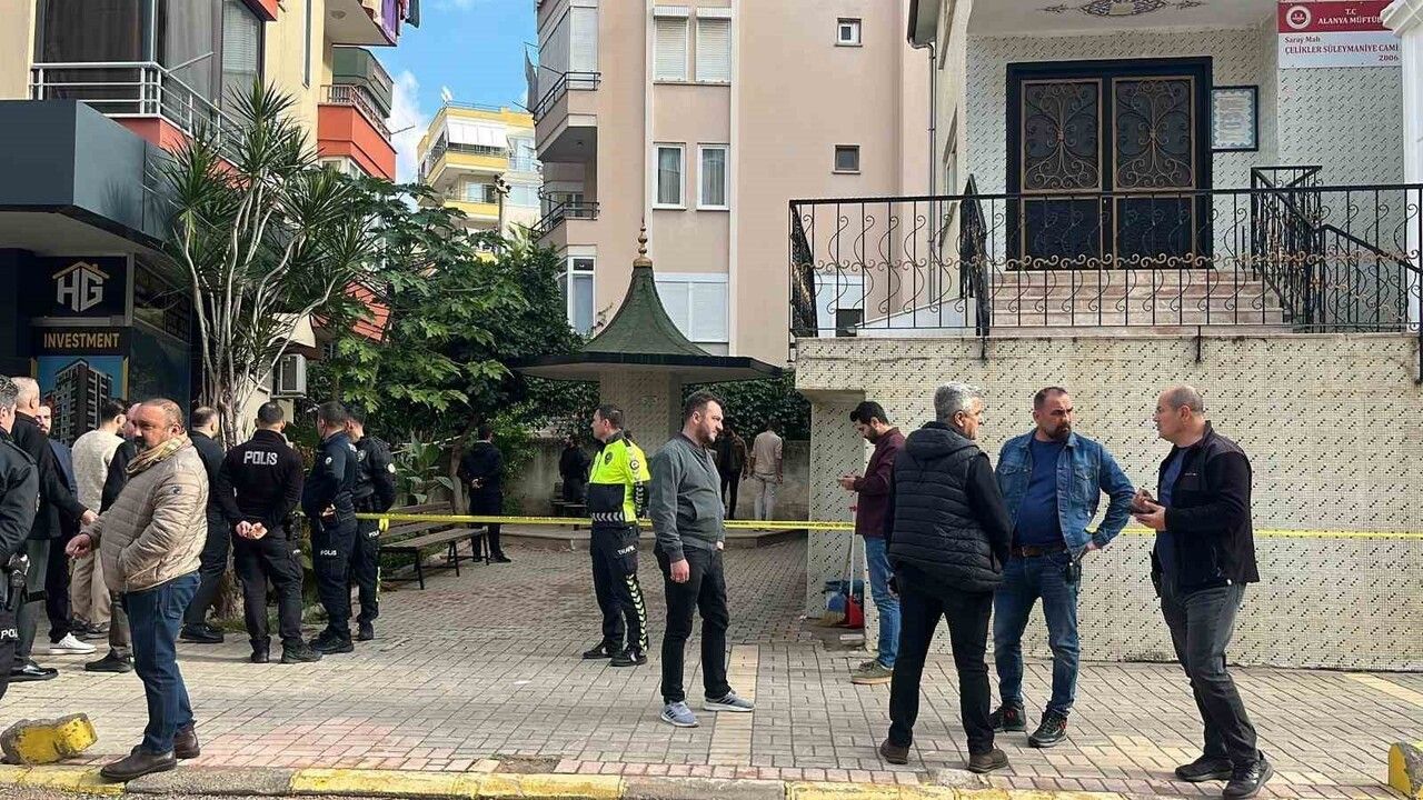Alanya'da emlak ofisinde vurulan Deniz Şişman yaşamını yitirdi; cenazesi Cikcilli'de defnedildi