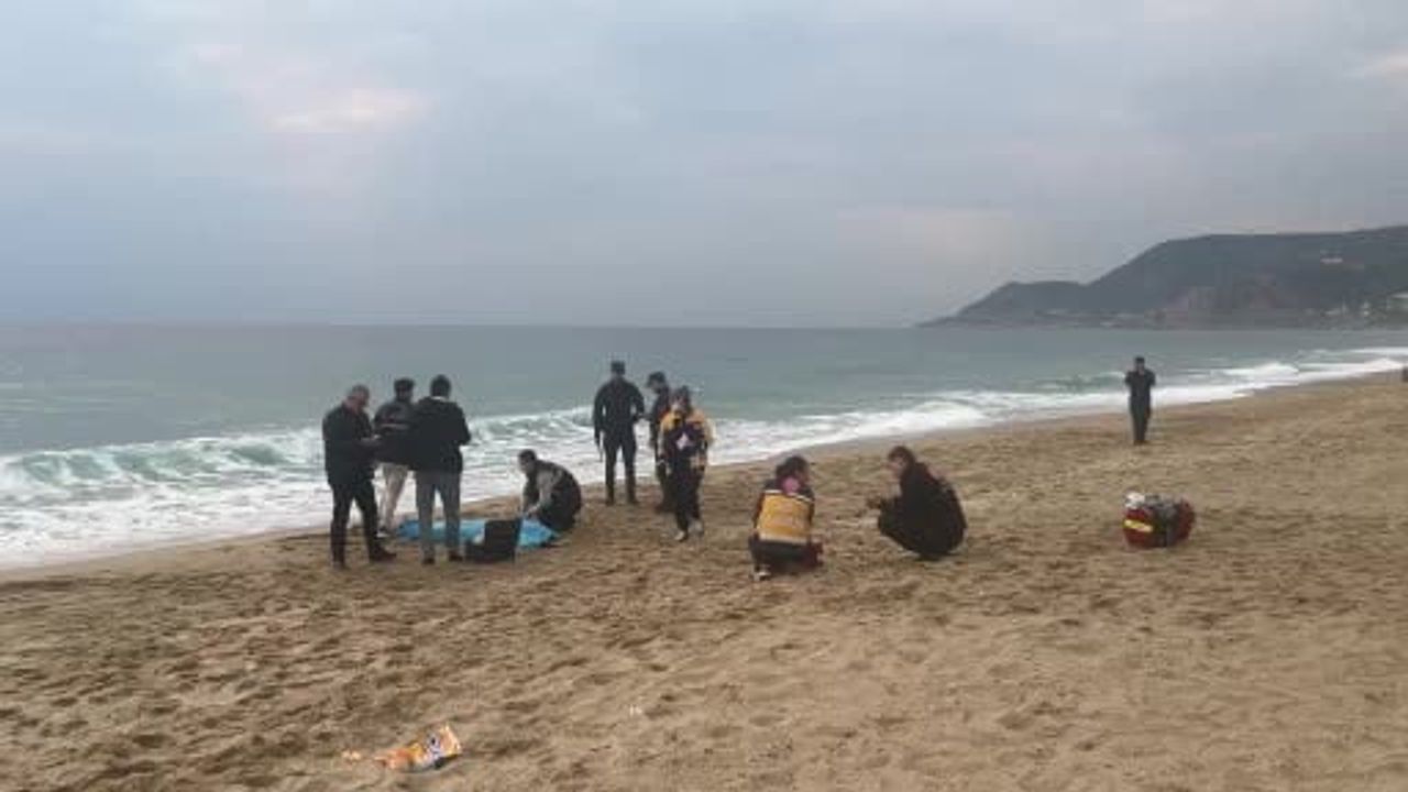 Alanya’da Kleopatra Plajı’nda yabancı uyruklu kadın ölü bulundu