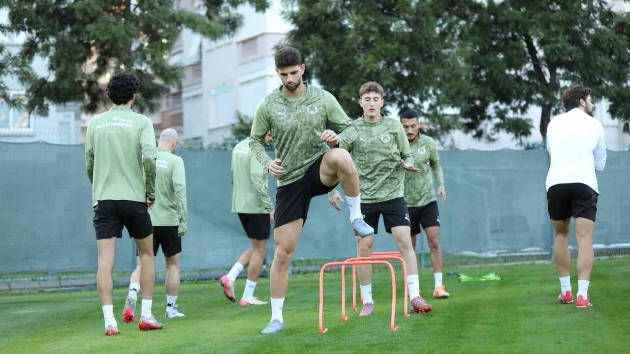 Alanyaspor, Kayserispor maçı hazırlıklarına başladı — Joao Pereira yönetiminde taktik odaklı antrenman