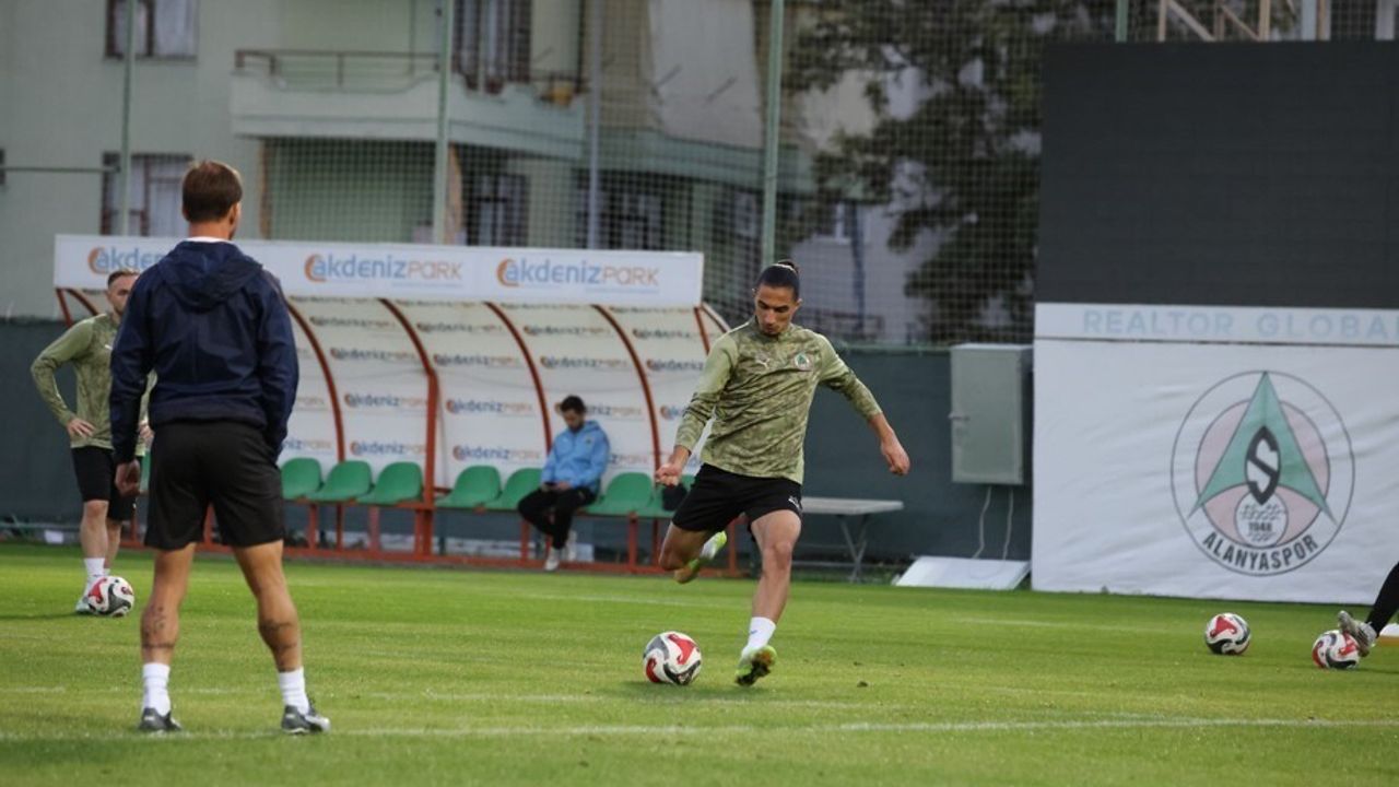 Alanyaspor, Trendyol Süper Lig 17. haftasında Fatih Karagümrük maçına hazırlanıyor