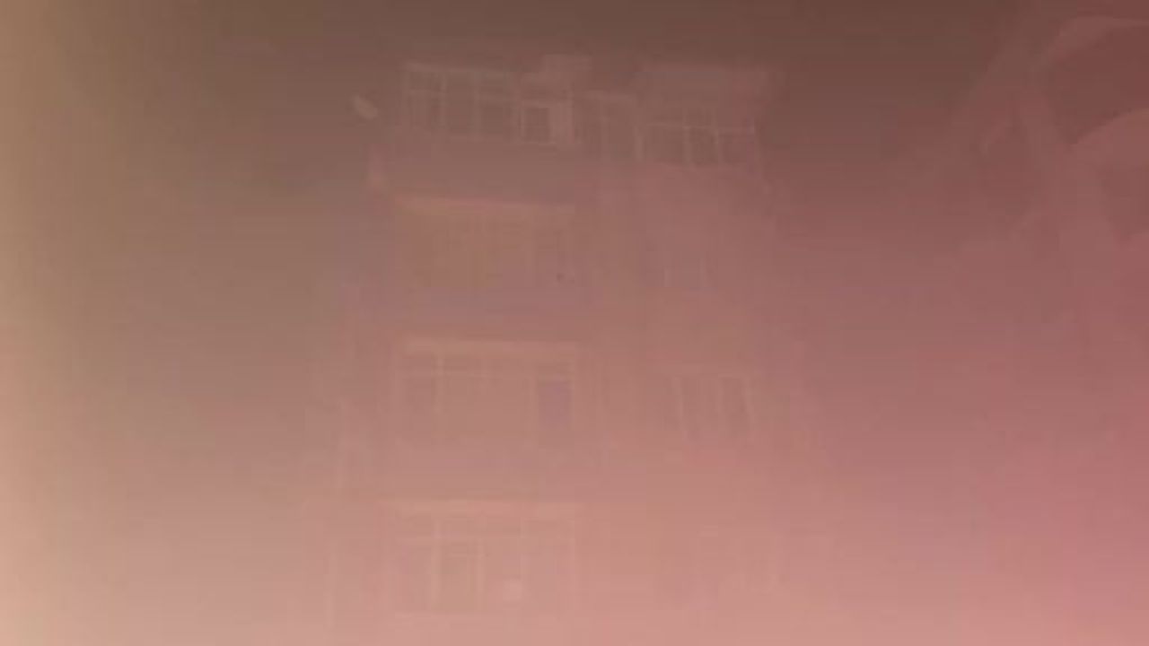 Alaşehir’de 5 katlı otelin üst katında yangın — misafirler tahliye edildi, can kaybı yok