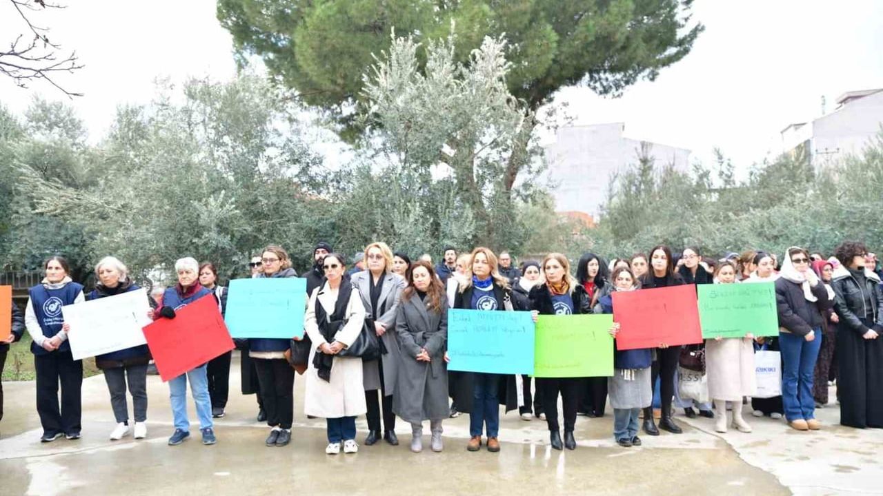 Alaşehir'de boşanma aşamasındaki eşinin saldırısıyla öldürülen Kadriye Köken defnedildi