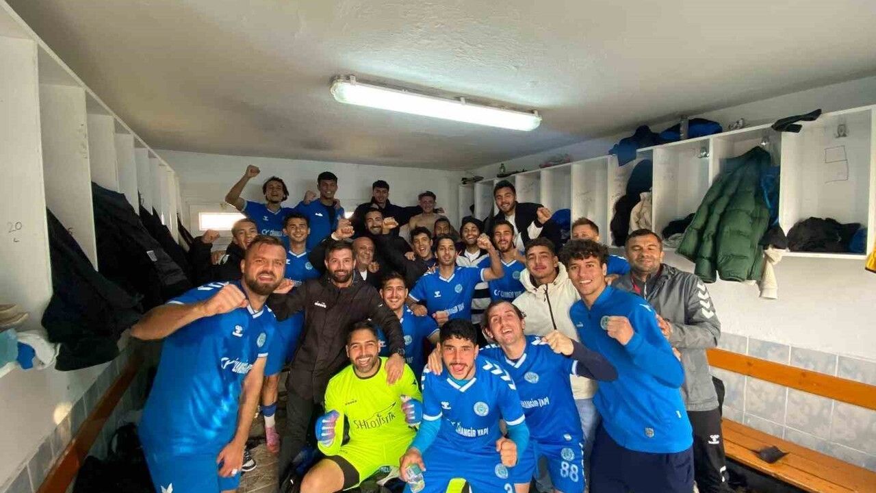 Aliağa Helvacıspor, İzmir Süper Amatör Lig A Grubu'nda Ulukent Gençlikspor'u 7-0 mağlup etti