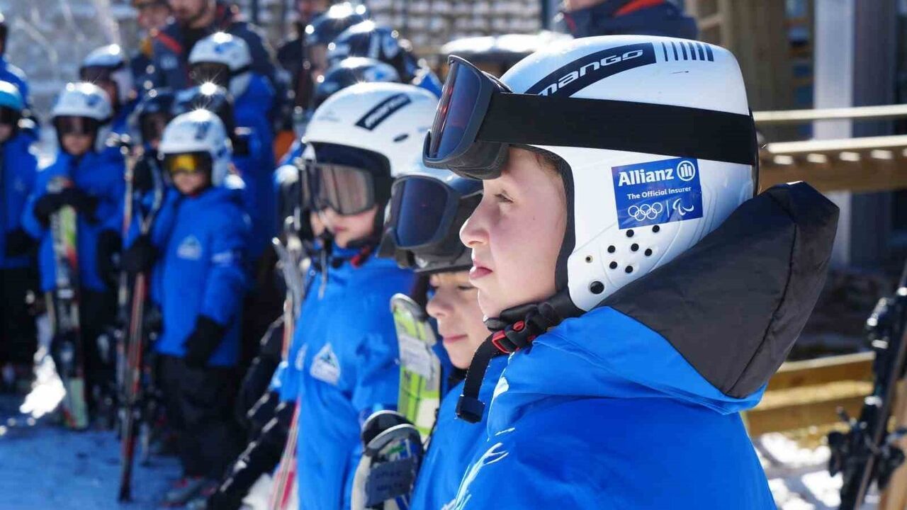 Allianz Türkiye 'Dağ Gibi Arkanızdayız' Projesi Palandöken'de Kız Çocuklarını Kayakla Buluşturuyor