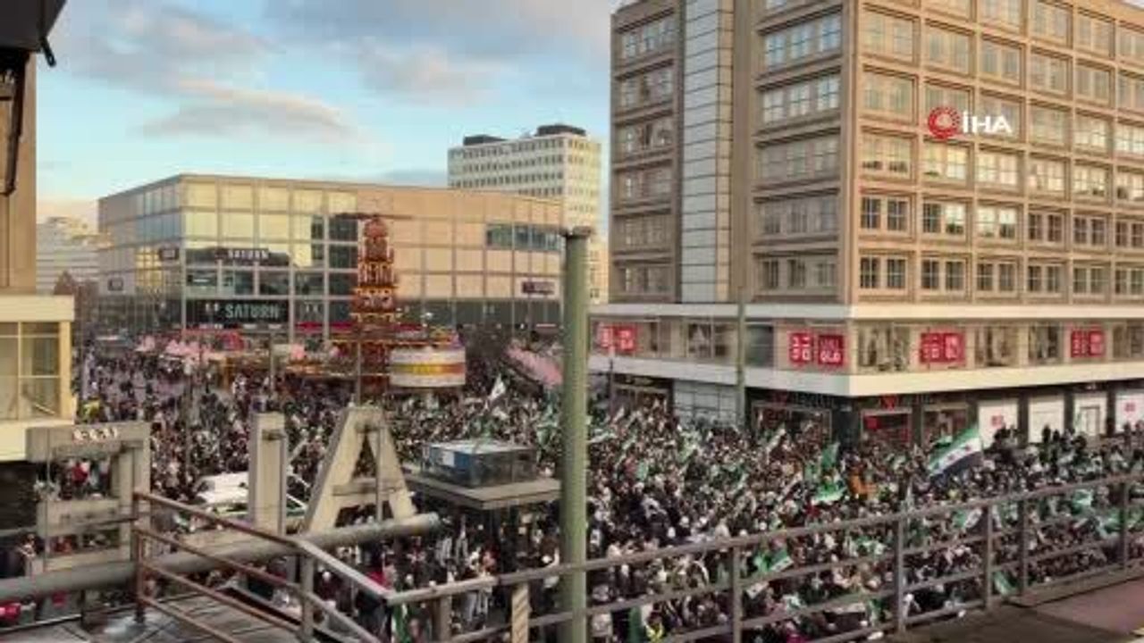 Almanya'da Noel pazarları üzerinden yayılan dezenformasyonun Müslümanlara yönelik nefreti körüklediği tespit edildi