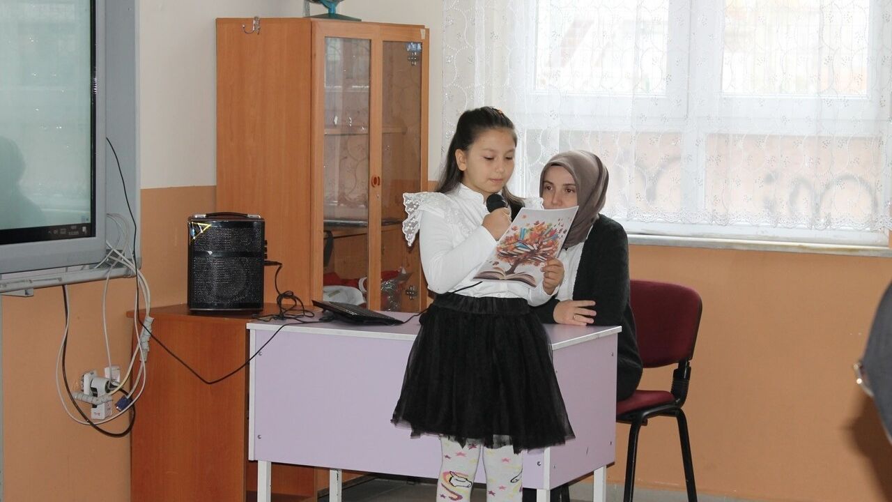 Altıntaş İstiklal İlkokulu'nda 'Çocuk Şiirleri Okumaları' ile dil bilinci güçlendirildi