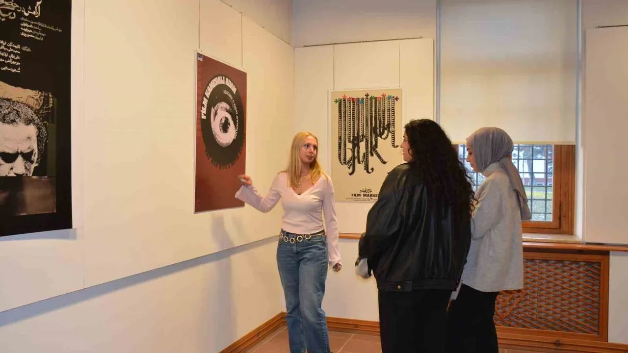 Altıntaş-Momayez Afiş Sergisi Anadolu Üniversitesi'nde