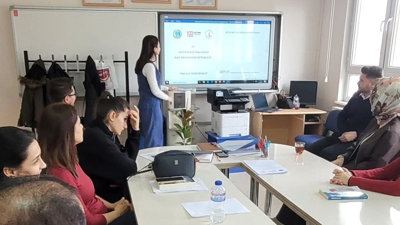 Altıntaş'ta 'Okuyan Nesil' Projesi Tanıtıldı