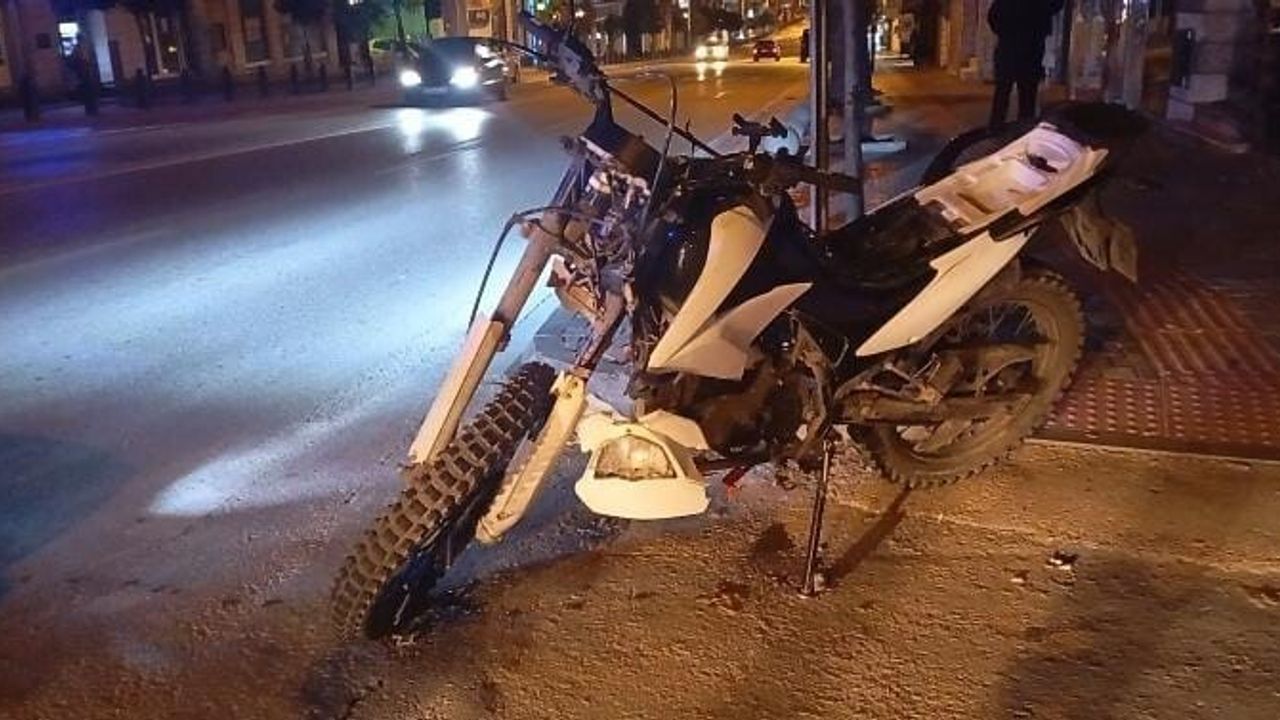 Altıparmak Caddesi'nde motosiklet kazası: 1 yaralı