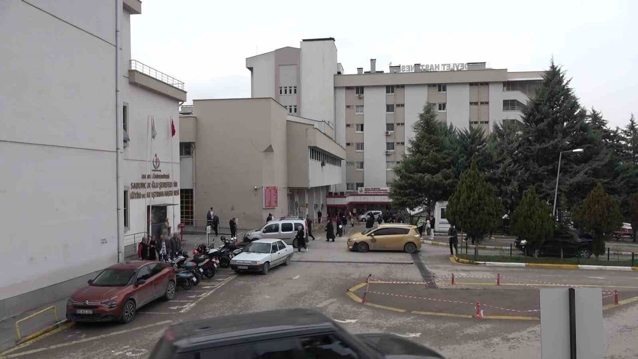 Amasya'da 60 yaşındaki kadının karnından 6 kiloluk kitle çıkarıldı