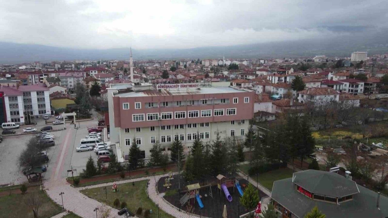 Amasya'da çırak öğrenciler örnek davranış sergiledi: Kameraya gösterip suyun parasını bıraktılar