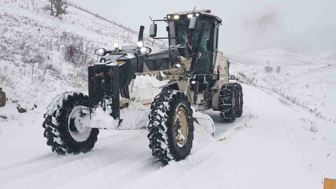 Amasya'da kar nedeniyle 28 köy yolu ulaşıma kapandı